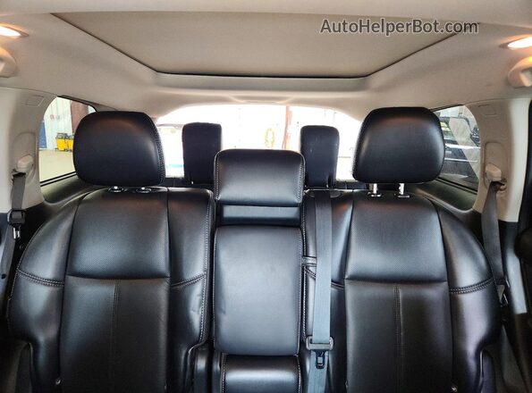 5N1DR2DM9LC598216 2020 NISSAN PATHFINDER Red Rear seats view