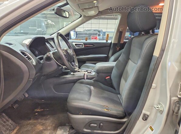 5N1DR2MM1HC670100 2017 NISSAN PATHFINDER Silver Вид салону спереду
