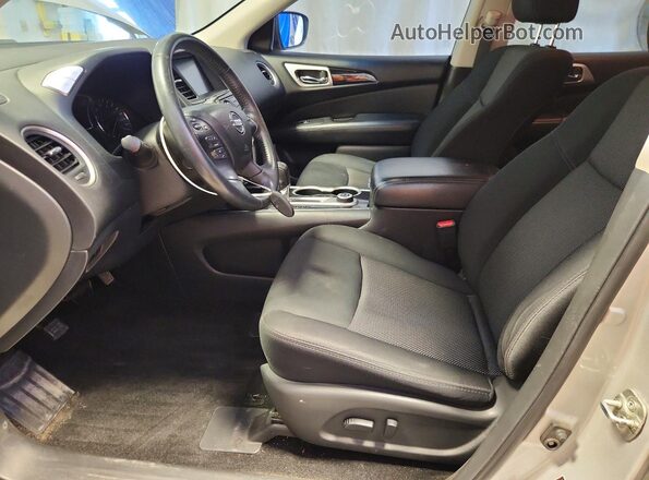5N1DR2MM1JC607553 2018 NISSAN PATHFINDER Silver Vista interior delantera