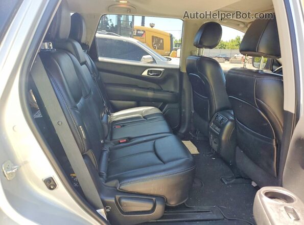 5N1DR2MM2JC657460 2018 NISSAN PATHFINDER Серебряный Вид задних сидений