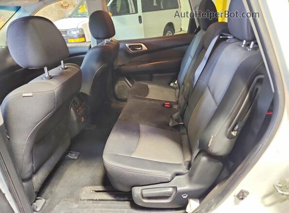 5N1DR2MM3JC678379 2018 NISSAN PATHFINDER White უკანა სალონის ხედი