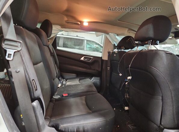 5N1DR2MM5JC637560 2018 NISSAN PATHFINDER Белый Вид задних сидений