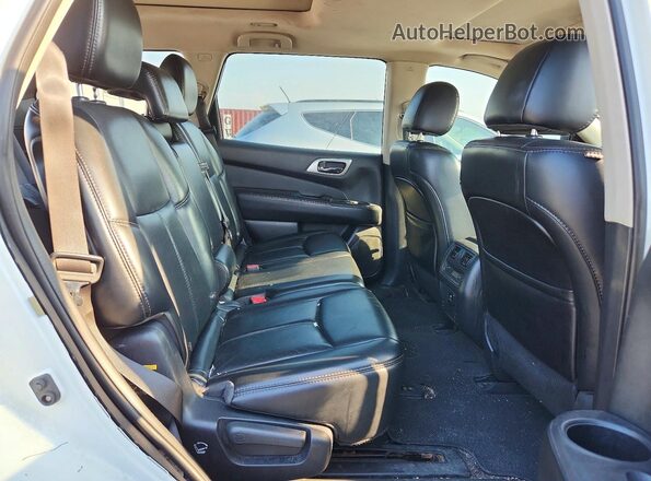 5N1DR2MM7HC606059 2017 NISSAN PATHFINDER White Вид задньої частини салону