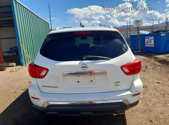 5N1DR2MM7JC611736 2018 NISSAN PATHFINDER White Вид ззаду