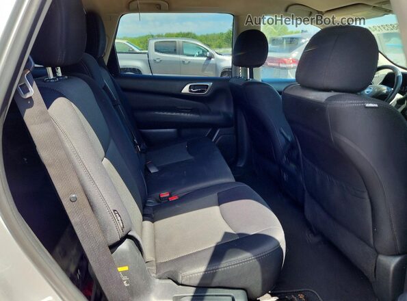 5N1DR2MM7JC634739 2018 NISSAN PATHFINDER Silver Вид задньої частини салону