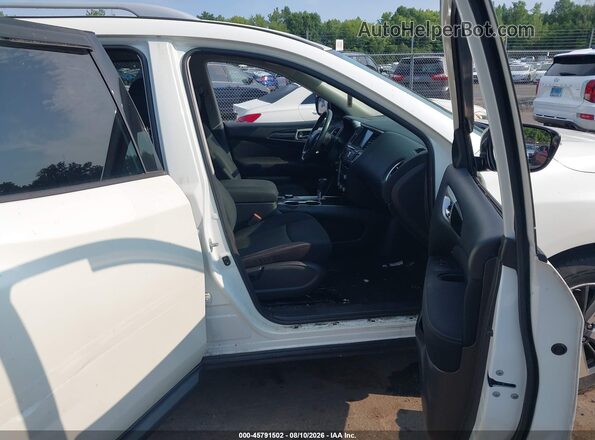 5N1DR2MM8HC628832 2017 NISSAN PATHFINDER White Front interior view