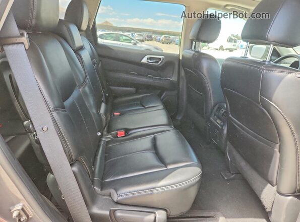 5N1DR2MM9HC606791 2017 NISSAN PATHFINDER Gray Widok wnętrza z tyłu