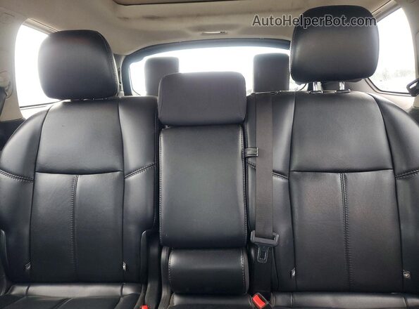 5N1DR2MN0HC670758 2017 NISSAN PATHFINDER Silver Widok tylnych siedzeń