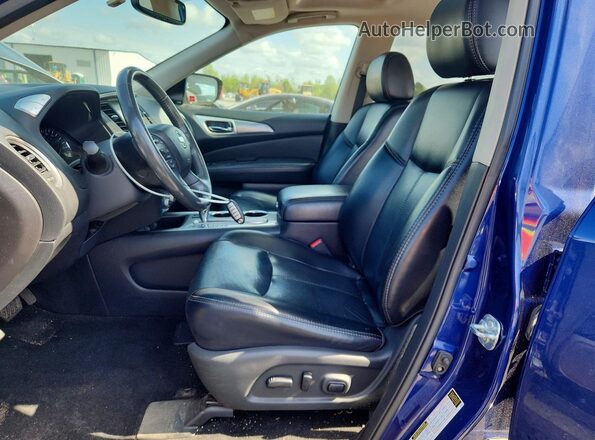 5N1DR2MN1HC675855 2017 NISSAN PATHFINDER Синий Вид салона спереди