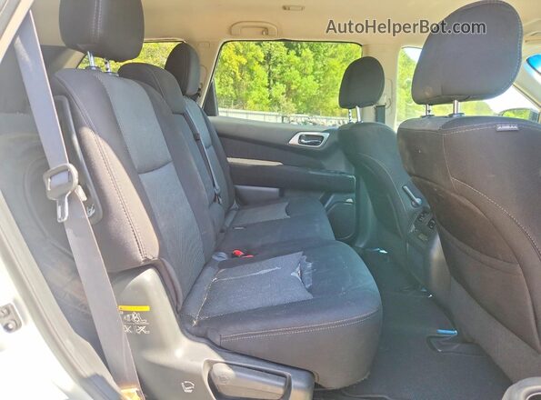 5N1DR2MN2HC600923 2017 NISSAN PATHFINDER White Вид задньої частини салону