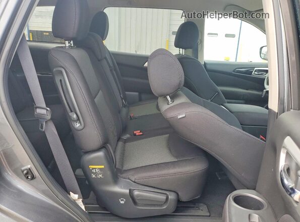 5N1DR2MN3HC643344 2017 NISSAN PATHFINDER Gray Rear interior view