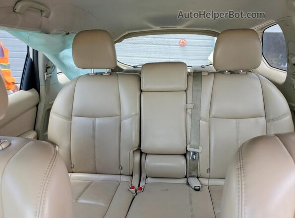 5N1DR2MN3HC661312 2017 NISSAN PATHFINDER White Rear seats view