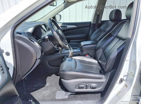 5N1DR2MN3JC610558 2018 NISSAN PATHFINDER Белый Вид салона спереди