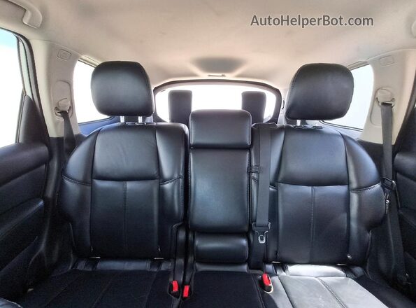 5N1DR2MN3JC610558 2018 NISSAN PATHFINDER Белый Вид задних сидений