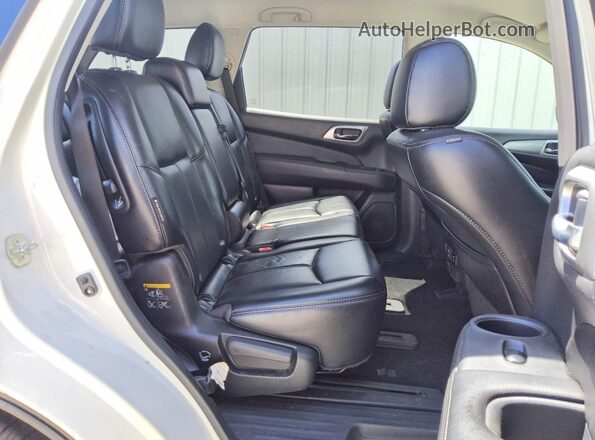 5N1DR2MN3JC610558 2018 NISSAN PATHFINDER Белый Вид задней части салона