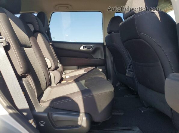 5N1DR2MN4HC629551 2017 NISSAN PATHFINDER Silver Вид задньої частини салону