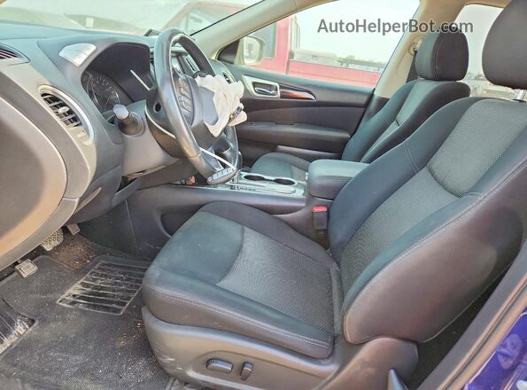 5N1DR2MN4HC664901 2017 NISSAN PATHFINDER Синий Вид салона спереди