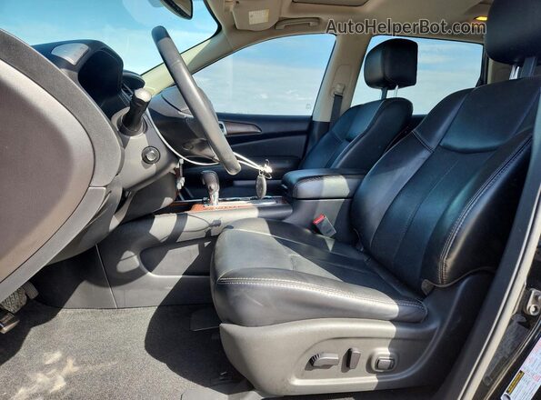 5N1DR2MN5HC638226 2017 NISSAN PATHFINDER Черный Вид салона спереди