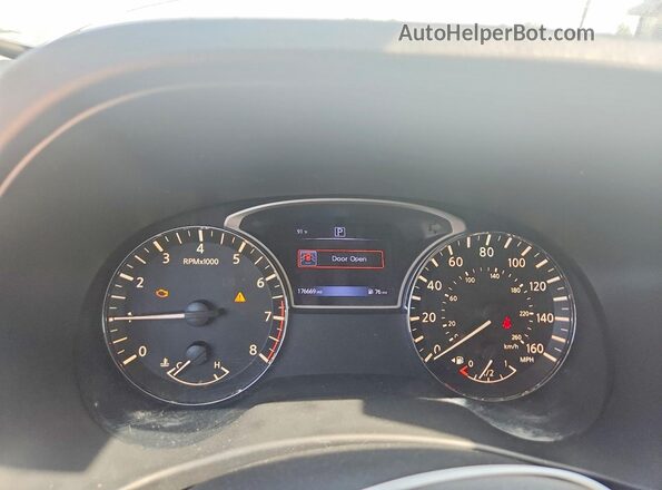5N1DR2MN6HC674247 2017 NISSAN PATHFINDER Silver Widok tylnych siedzeń