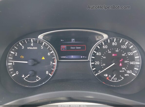 5N1DR2MN7JC616010 2018 NISSAN PATHFINDER Gray Widok tylnych siedzeń