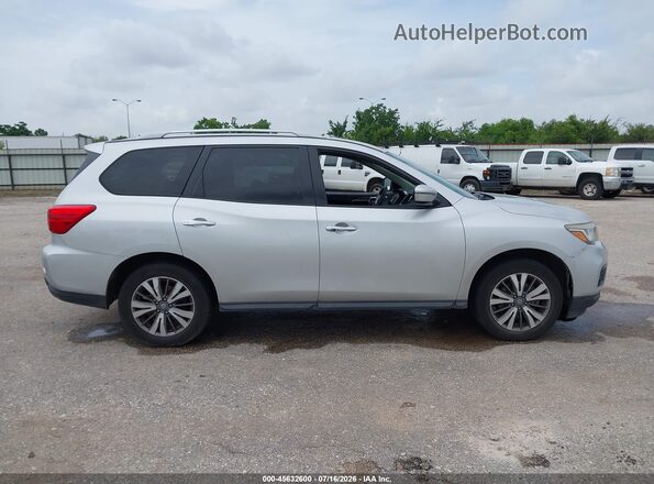 5N1DR2MN8HC614499 2017 NISSAN PATHFINDER Silver Vista interior trasera