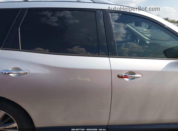 5N1DR2MN8HC641198 2017 NISSAN PATHFINDER Серебряный Вид задней части салона