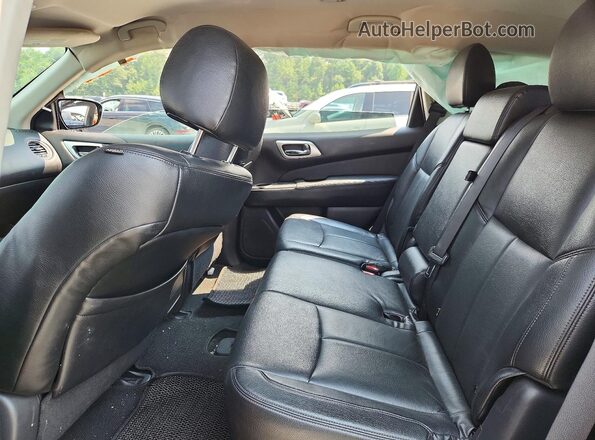 5N1DR2MNXHC613421 2017 NISSAN PATHFINDER Red Vista de los asientos traseros