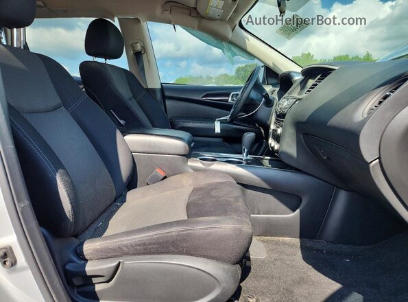 5N1DR2MNXJC646098 2018 NISSAN PATHFINDER Silver Widok wnętrza z przodu