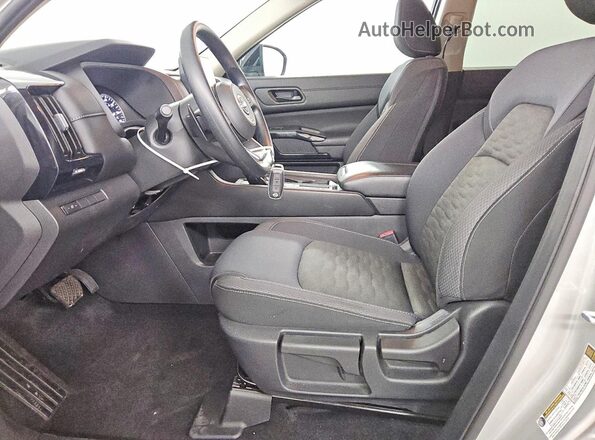 5N1DR3AAXSC289823 2025 NISSAN PATHFINDER Серебряный Вид салона спереди