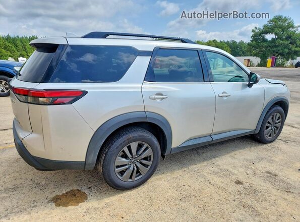 5N1DR3BA0RC258976 2024 NISSAN PATHFINDER Silver Trasero derecho
