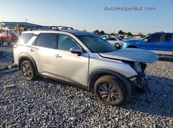 5N1DR3BA0SC305901 2025 NISSAN PATHFINDER Серебряный Передняя правая четверть