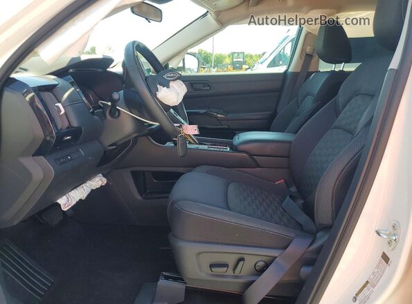 5N1DR3BA2RC274998 2024 NISSAN PATHFINDER White Вид салону спереду