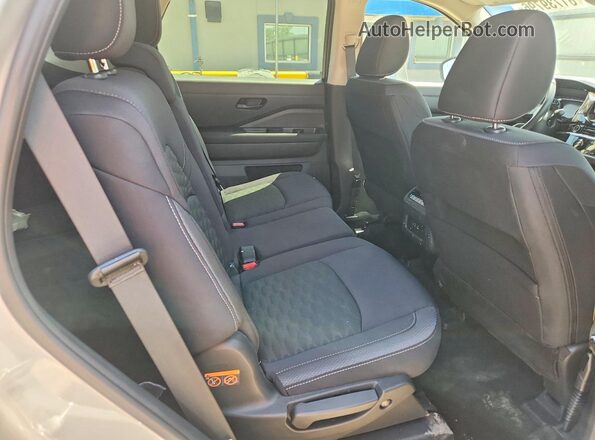 5N1DR3BC2RC283296 2024 NISSAN PATHFINDER Серебряный Вид задней части салона