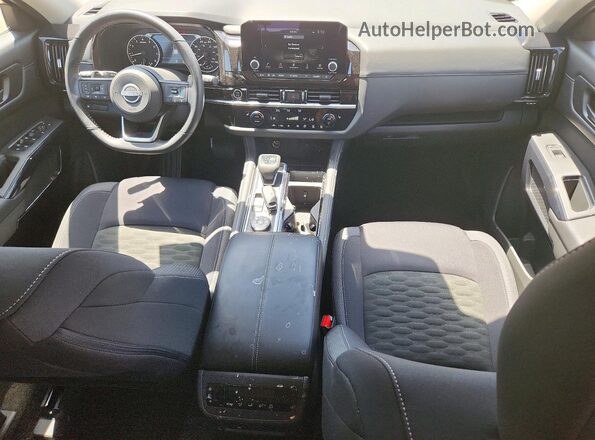 5N1DR3BC2RC283296 2024 NISSAN PATHFINDER Серебряный Вид панели приборов