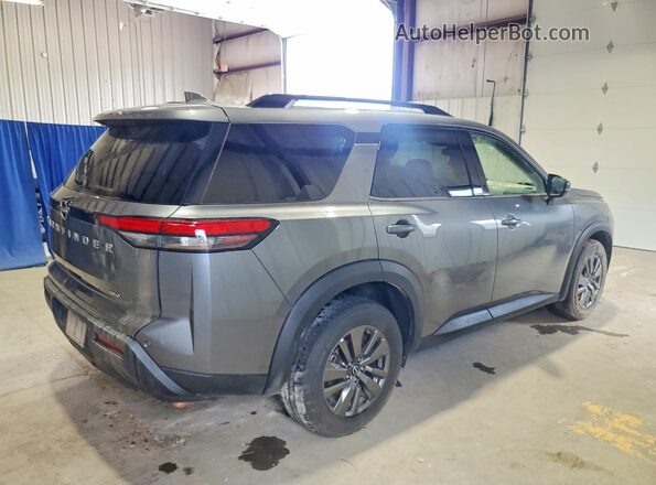 5N1DR3BC4SC205737 2025 NISSAN PATHFINDER Gray Trasero derecho