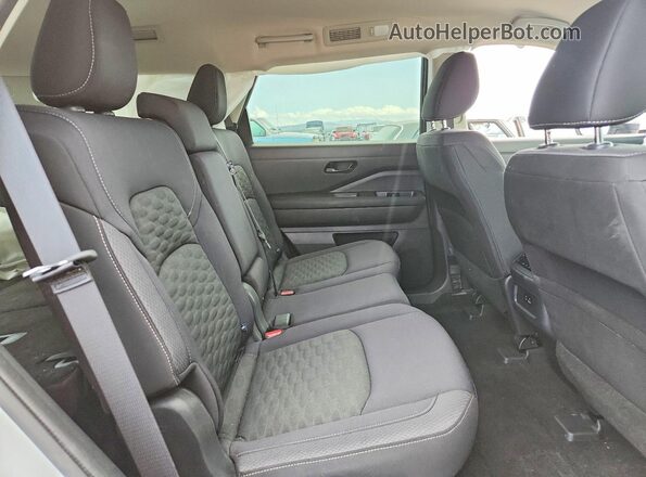 5N1DR3BC6RC250835 2024 NISSAN PATHFINDER Серебряный Вид задней части салона