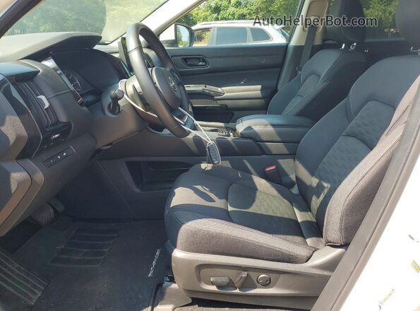 5N1DR3BD3RC254768 2024 NISSAN PATHFINDER White Vista interior delantera