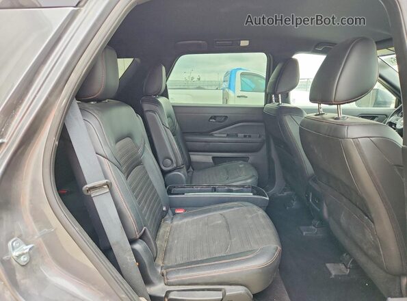 5N1DR3BD5SC222359 2025 NISSAN PATHFINDER Gray Вид задньої частини салону
