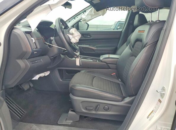 5N1DR3BD6PC259797 2023 NISSAN PATHFINDER White Front interior view