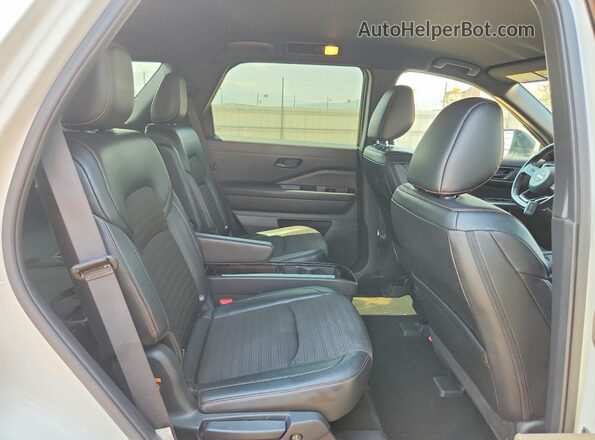 5N1DR3BD6PC264563 2023 NISSAN PATHFINDER Белый Вид задних сидений
