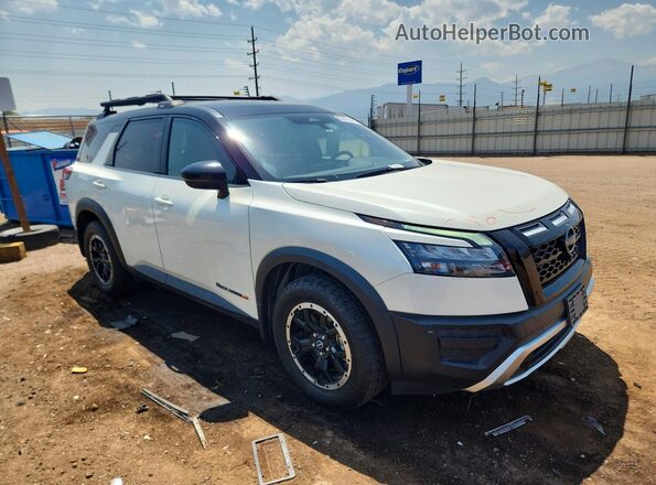 5N1DR3BD6PC264563 2023 NISSAN PATHFINDER Белый Передняя правая четверть