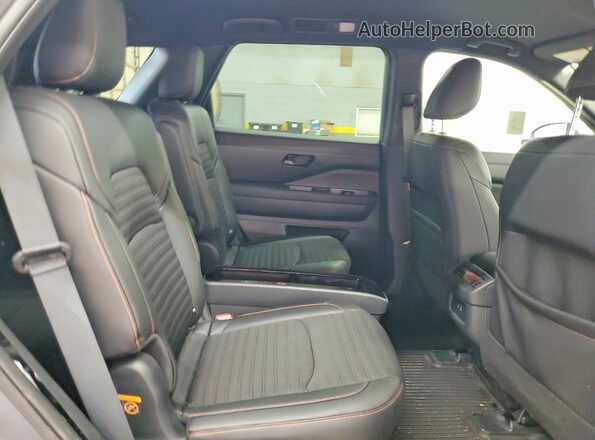 5N1DR3BD8SC310385 2025 NISSAN PATHFINDER Gray Вид задньої частини салону