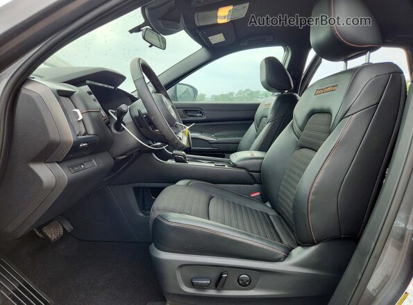 5N1DR3BD9PC277811 2023 NISSAN PATHFINDER Gray Widok wnętrza z przodu