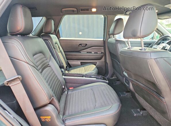 5N1DR3BD9SC285951 2025 NISSAN PATHFINDER Green Rear seats view