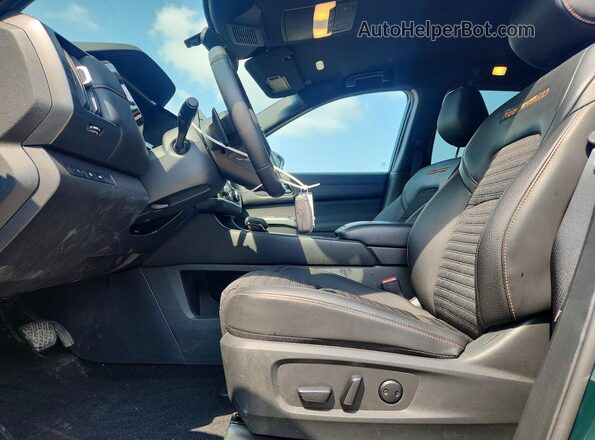 5N1DR3BD9SC285951 2025 NISSAN PATHFINDER Green Front interior view