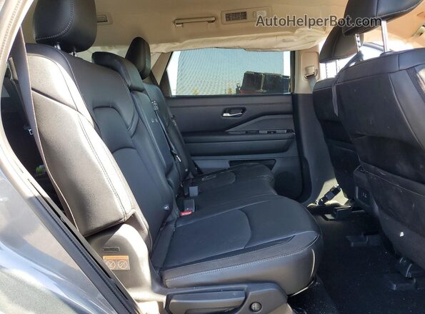 5N1DR3CA2RC273641 2024 NISSAN PATHFINDER Черный Вид задней части салона