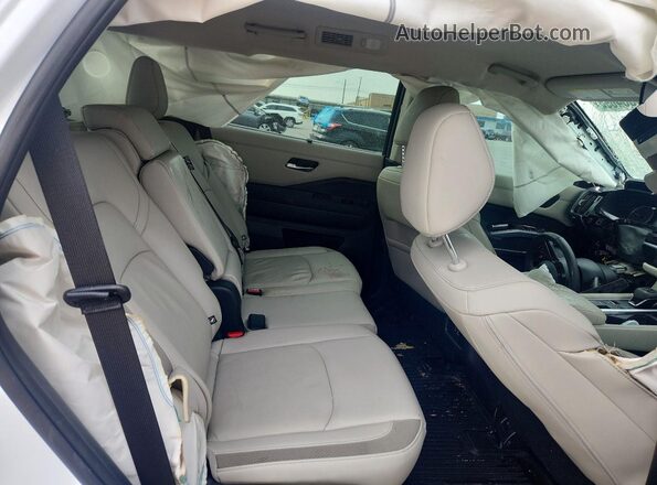 5N1DR3CAXSC303653 2025 NISSAN PATHFINDER White Widok wnętrza z tyłu