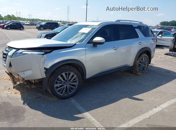 5N1DR3CB2SC217388 2025 NISSAN PATHFINDER Silver Vista tres cuartos delantera izquierda