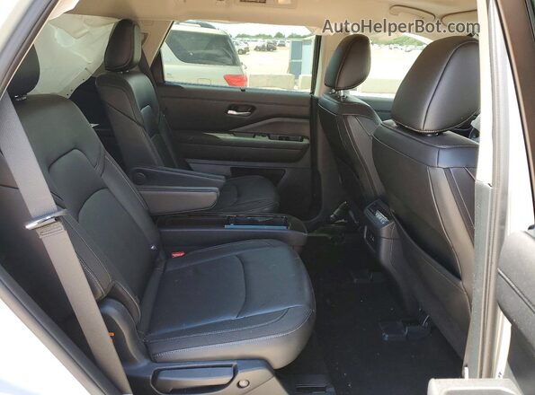 5N1DR3CB5SC270148 2025 NISSAN PATHFINDER Silver Widok wnętrza z tyłu