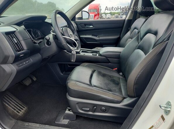 5N1DR3CC1PC221190 2023 NISSAN PATHFINDER White Вид салону спереду
